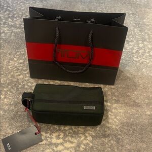 TUMI TRAVEL KIT / ACCESSORIES ARMY GREEN NWT